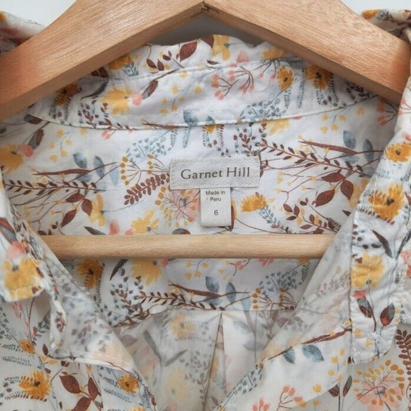 Garnet Hill Womens Button Front Shirt Long Sleeves Meadow Flowers Size 6 - Picture 3 of 4